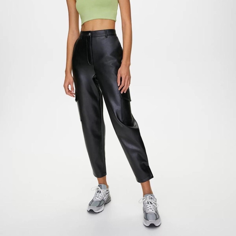 Aritzia Wilfred Modern Cargo pants in black vegan leather, size 00